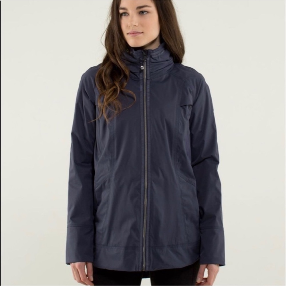 Lululemon Fo Drizzle Raincoat, Navy, size 4